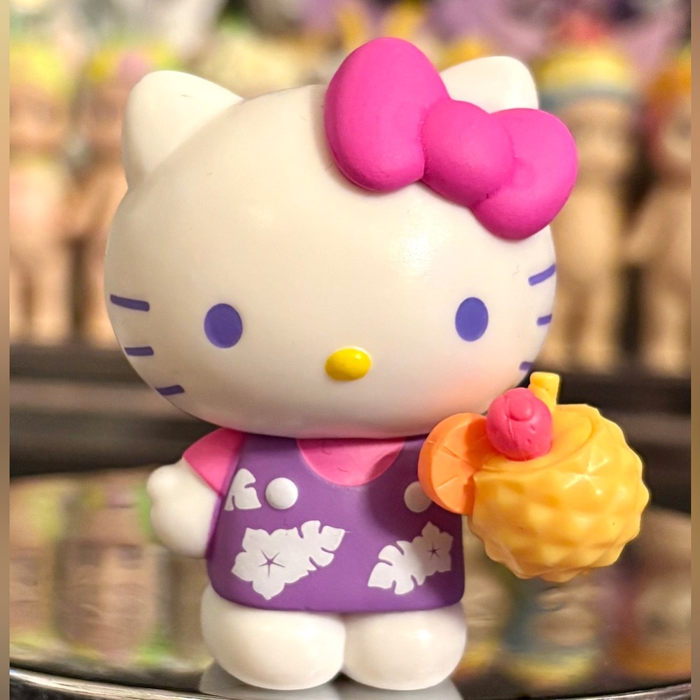 Sanrio Summer Hello Kitty with Pineapple Drink Collectible Art Figure